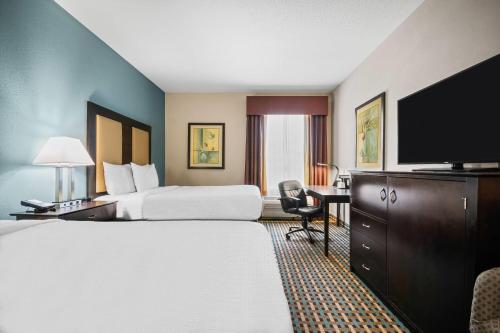 2 queen beds