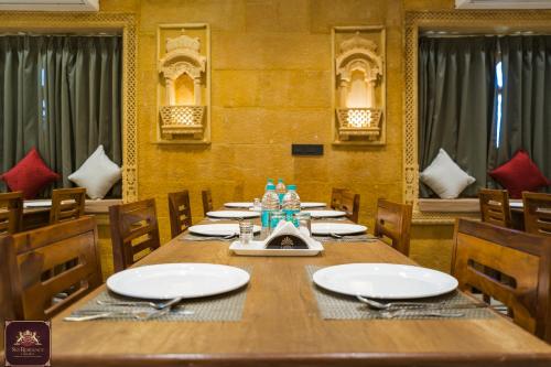 ห้องอาหาร, Sky Residency Camp & Resort in สุทาร พารา