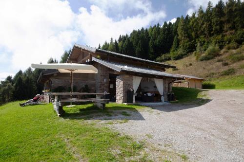  Chalet Chapeau RaR in Castel Condino