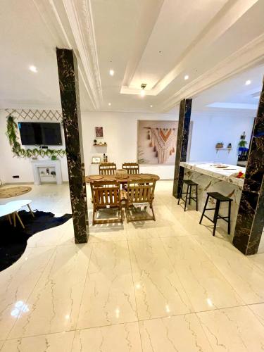 Home TERANGA villa de 4 chambres climatisées avec SDB privées et parking gratuit (Home TERANGA villa de 4 chambres climatisees avec SDB privees et parking gratuit) in Rufisque