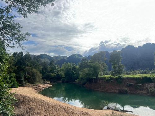 Phonyeng Guest house in كون خام