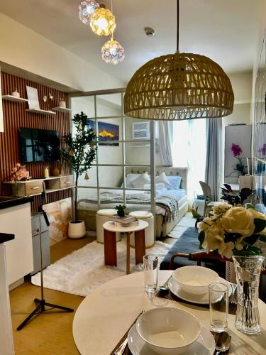 Avida Towers Abreeza-Midcentury Modern Studio