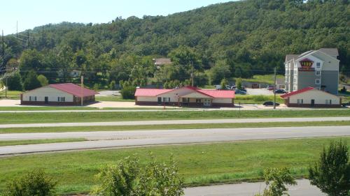Regency 7 Motel - image 14