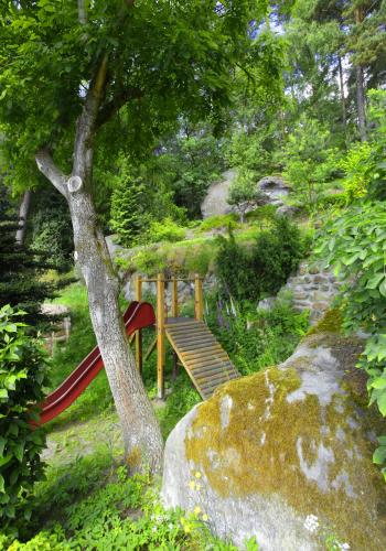 Playground, Apartman pod skalou v Ceskem raji in Koberovy