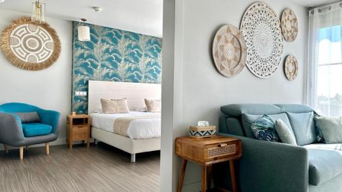 1 queen bed, 1 sofa bed