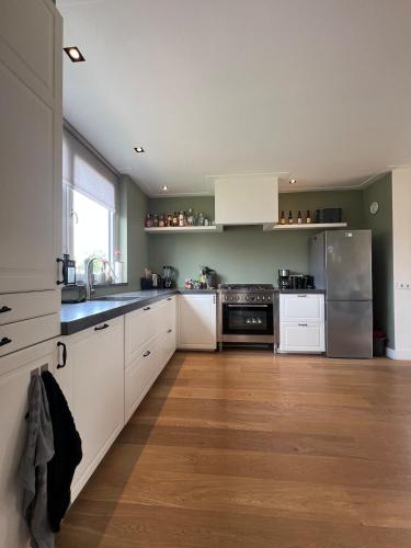 Kitchen, Prachtige, lichte condo met balkon in Boendermaker