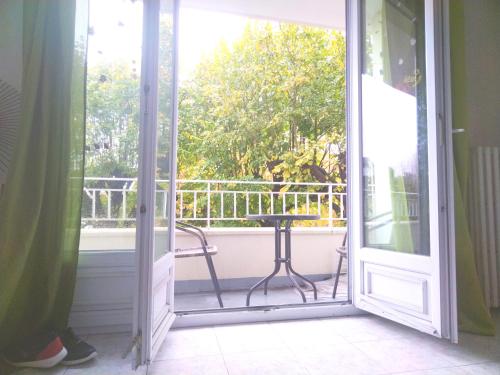 Appartement familiale face à un square arboré (Appartement familiale face a un square arbore) in Enghien-les-Bains