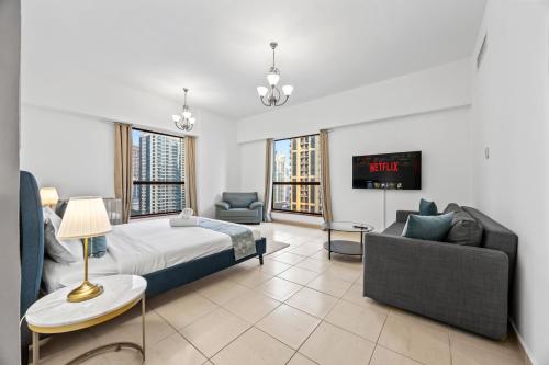 Prime Spacious 5 Plus 1 BR Apt On JBR Beach near Metro ,Walk to The Mall, Dining & Entertainment - By Sunkissed Holiday Homes, Dubai