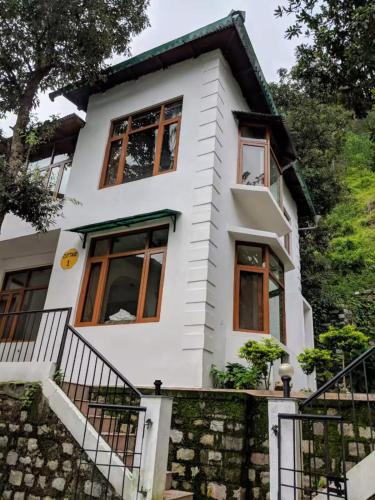 Vista exterior, HillNesst -Private 3-Bedroom Mountain Home in Bhowali in Nainital