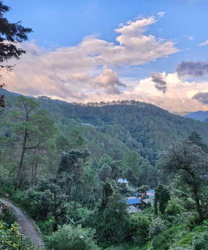 Vista, HillNesst -Private 3-Bedroom Mountain Home in Bhowali in Nainital