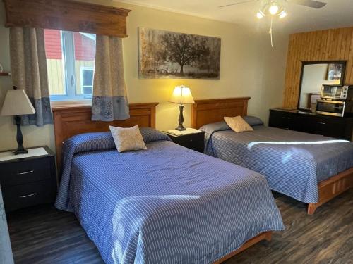 2 double beds