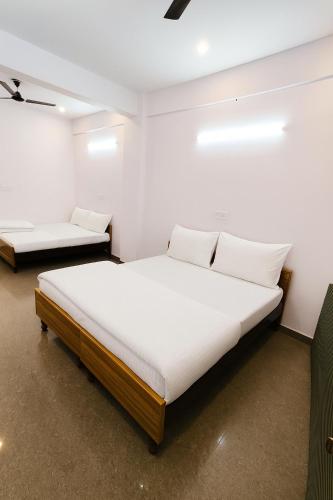 3 queen beds