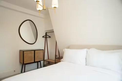 Soho Royal 8A, Londra