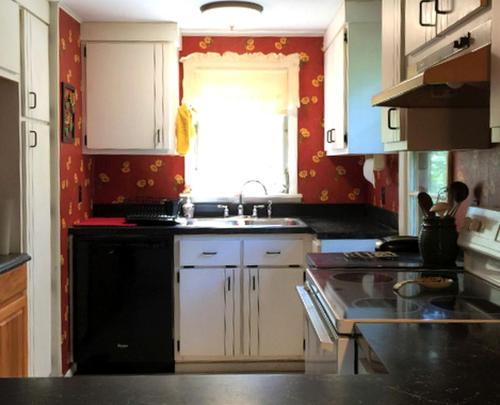 Pet-Friendly Cottage Overlooking a Koi Pond near Mark Twain National Forest, Missouri in 古巴