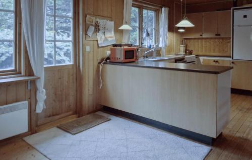 Konyha, Four-Bedroom Holiday Home In Killeberg in Killeberg