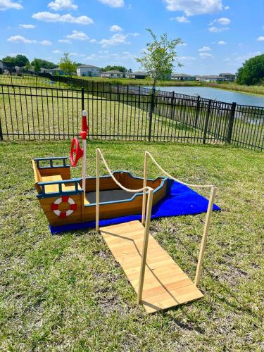 Entire Brand New Modern Lake House Family Fun in Auburndale (FL)