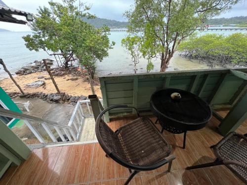 Rasta view Beach near Wat Salak Phet Temple