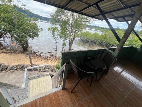 Rasta view Beach near Wat Salak Phet Temple