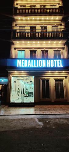 Madallion Hotel – khách sạn tại Johar Town