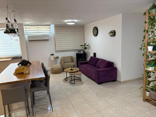 חלךם in Neve Shanan