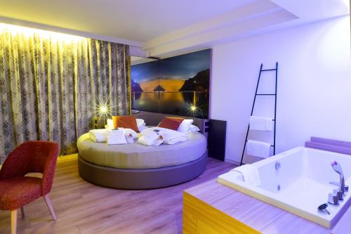 Ambassador Suite Hotel - image 9