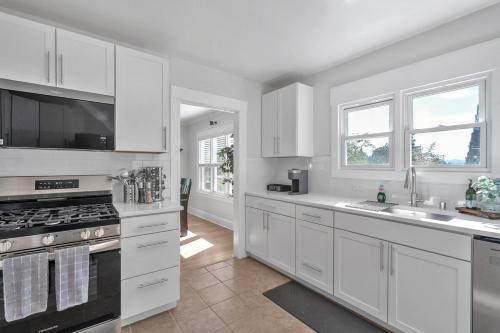 Spacious 4 Bed Home - In-Law Unit -Near SF and Napa in 瓦列霍