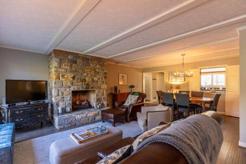 Lakeside Living at Hound Ears in Valle Crucis, USA