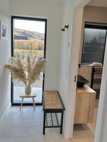 Eco-Friendly Highland Suite with Mountain Views in Спін міст