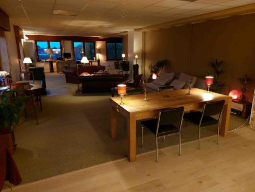 Big & charming loft with wonderful views - Location saisonnière - Gavere