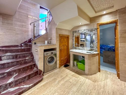 Villa Caprice Palace in city center - image 4