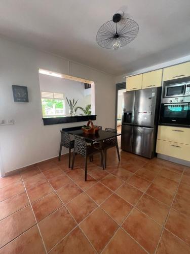 кухня, Villa Cliane in Baie-Mahault