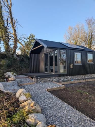Tranquil Off-Grid Cabin in Ballina