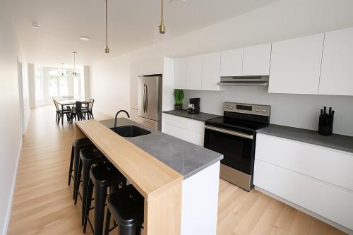 . New and renovated - Grande-Allée - 3 bedrooms - 5 beds
