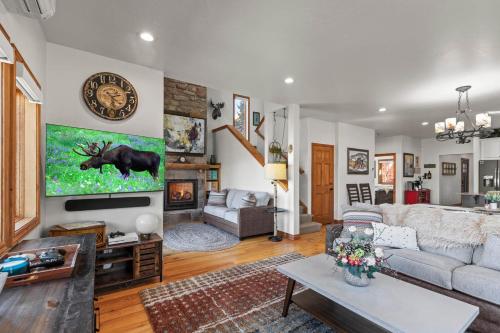 Bear Hollow Village 5534B by Moose Management