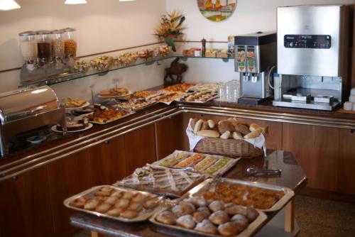 Hotel Colorado Cesenatico - image 9