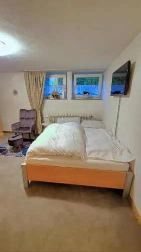 Einzelzimmer Wohnkeller in Oberhausen Alstaden für 3 Personen ohne Küche, Gefrierschrank und Mikrowelle Vorhanden!! in Oberhausen, Deutschland