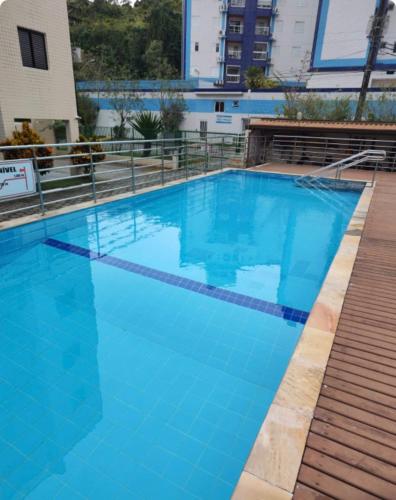 Ubatuaba-Praia Grande(Area Nobre), 100 mts da praia, 2 ar, internet, elevador, vaga coberta, piscina in Praia Grande