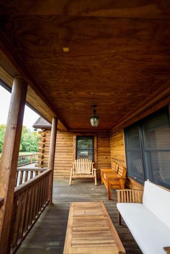 Private Luxury Log Cabin in Stockton (NJ)