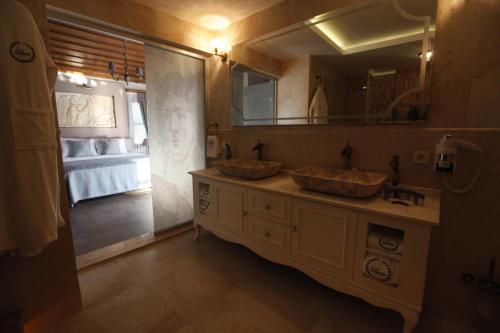 Livia Hotel Ephesus Room Type - King Suite with Spa Bath