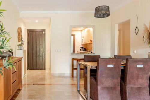 Appartement cosy avec piscine & plage à 5 min à pied (Appartement cosy avec piscine & plage a 5 min a pied) in บวยนาส โนเชส