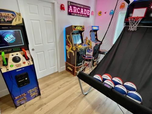 Lake Erie waterfront home with classic game arcade in North East, USA