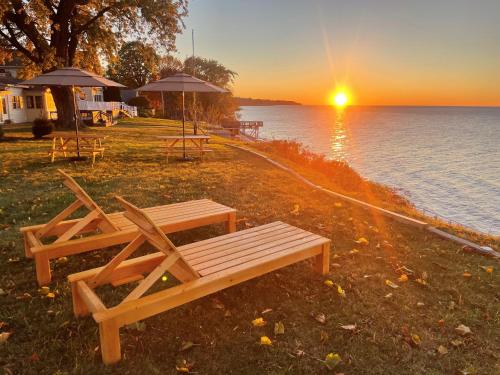Lake Erie waterfront home with classic game arcade