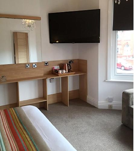 Luxury King Room image 9