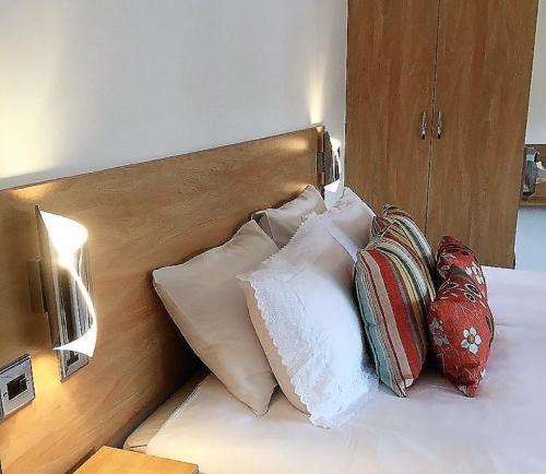 Luxury King Room image 10