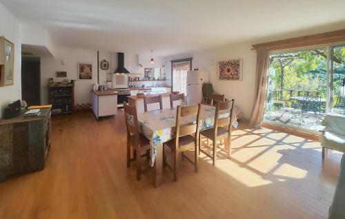 virtuve, Maison Avec Piscine in Faugeres