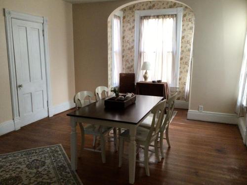 Home in Jacksonville, Illinois in แจ็คสันวิลล์ (IL)