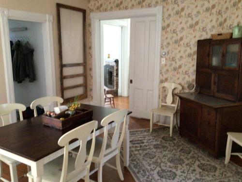 Home in Jacksonville, Illinois in แจ็คสันวิลล์ (IL)