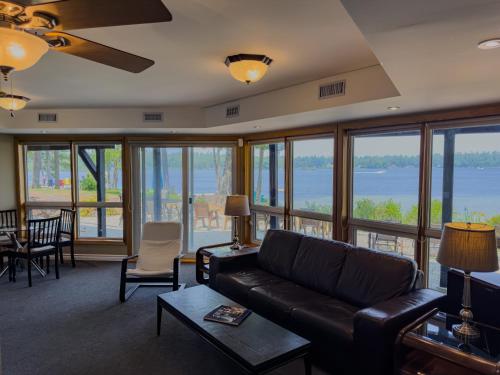 Private Lakefront Cottage Living on Muldrew Lake in Gravenhurst (Ontario)