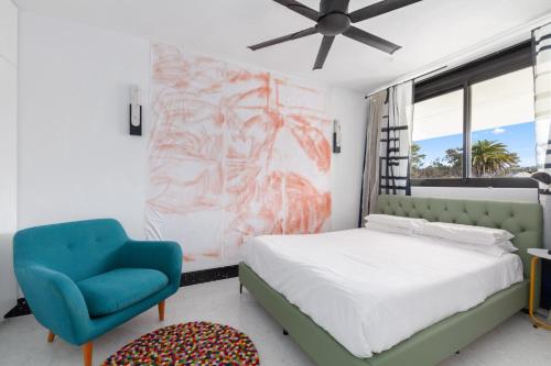 Bright Tamarama 2-Bed Apartment with Balcony Views - image 2