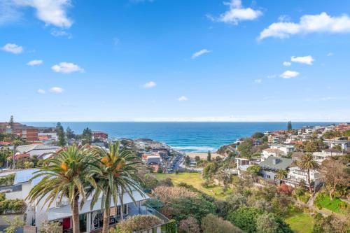 Bright Tamarama 2-Bed Apartment with Balcony Views - image 6